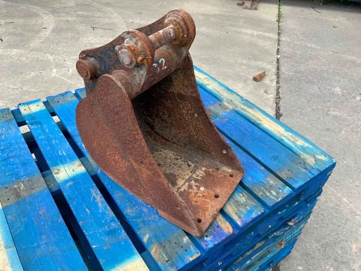 12"  MINI DIGGER BUCKET.....35mm PINS.......232w. - Image 4