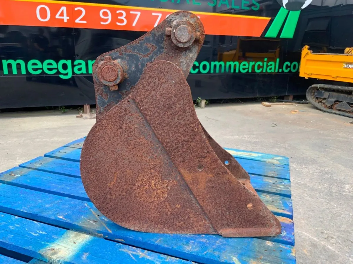 12"  MINI DIGGER BUCKET.....35mm PINS.......232w. - Image 2