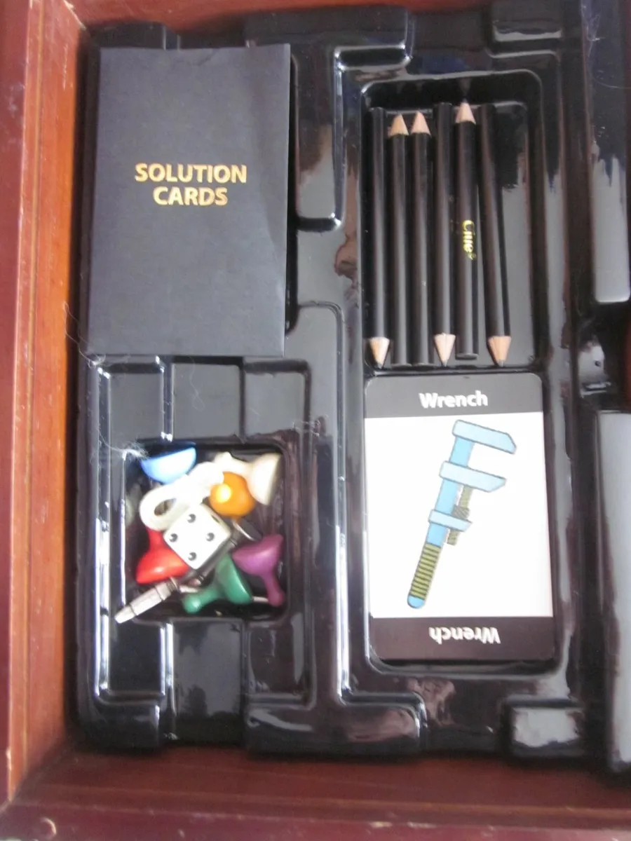 Clue Classic Detective Game Wooden Box - Image 4