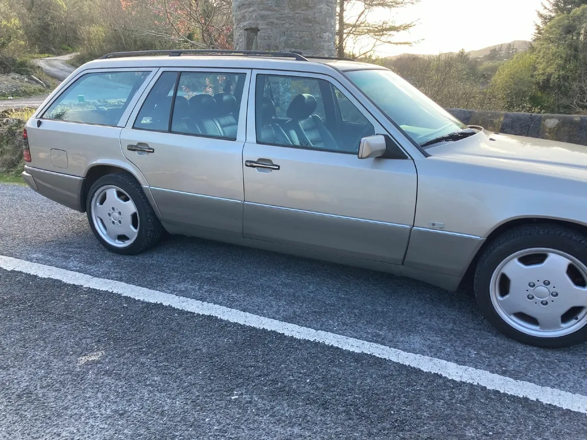 Mercedes E 300 Diesel Estate 7 Seater OM 606 - Image 3
