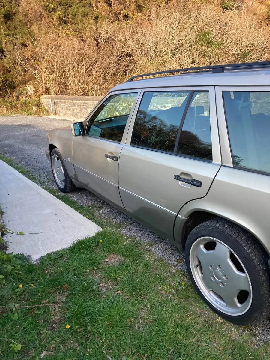 Mercedes E 300 Diesel Estate 7 Seater OM 606 - Image 4