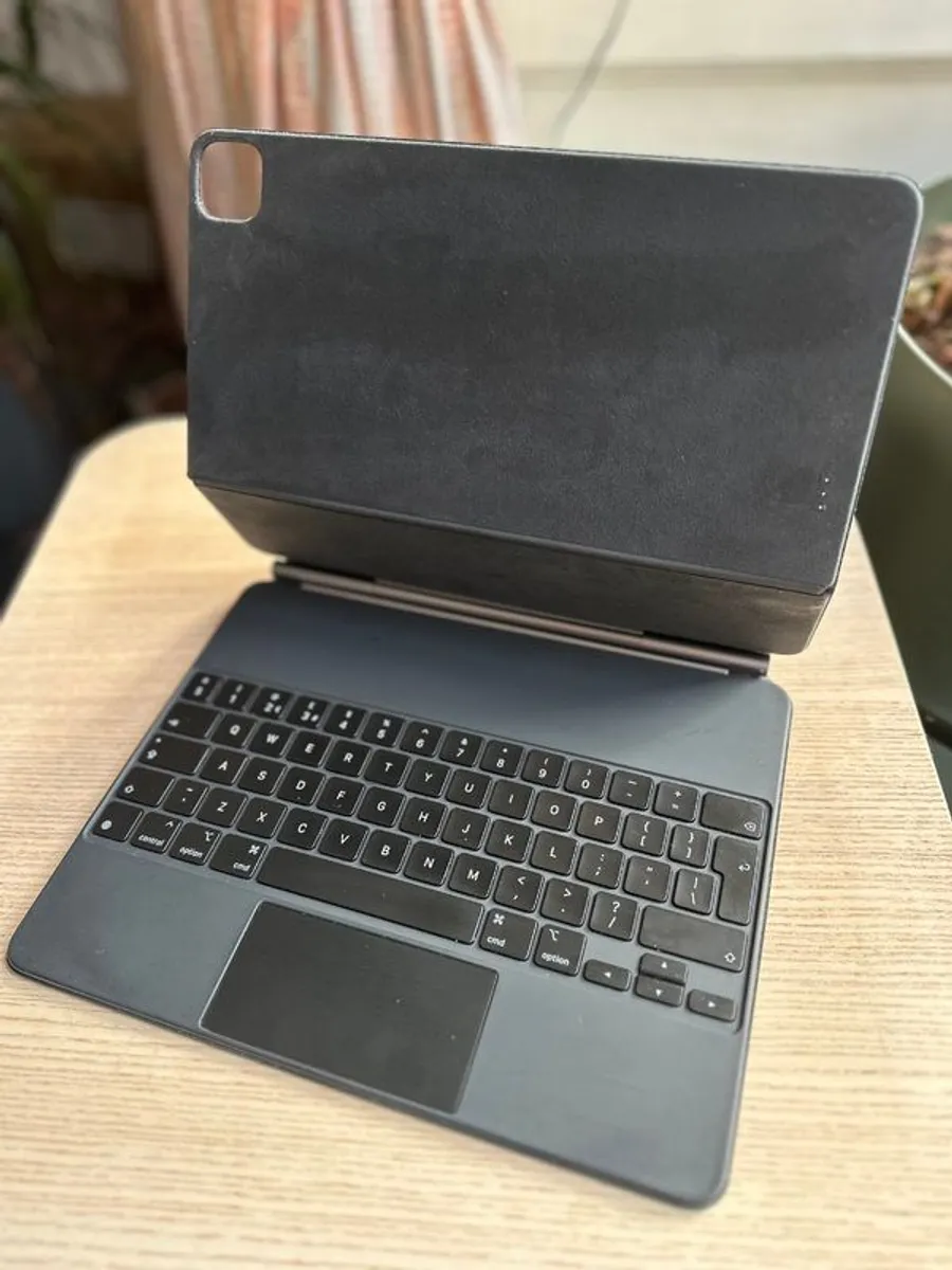 IMMACULATE 12.9 iPad Pro (4th Generation) wifi 256GB with Apple Magic Keyboard, Apple Pencil, and Apple Folio Case - Image 3