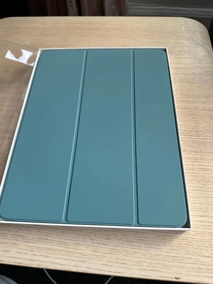 IMMACULATE 12.9 iPad Pro (4th Generation) wifi 256GB with Apple Magic Keyboard, Apple Pencil, and Apple Folio Case - Image 4