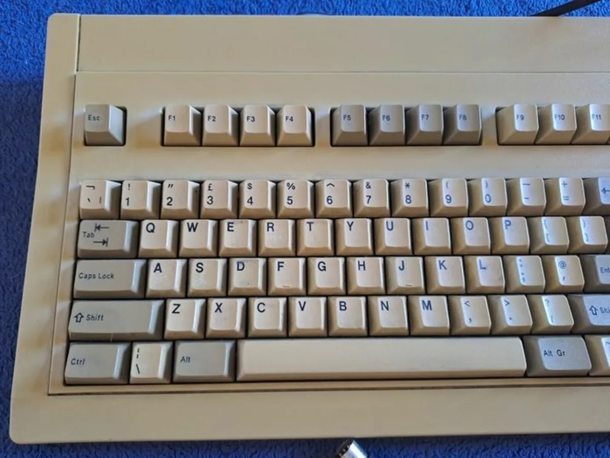 Vintage Monterey keyboard K104 - Image 4
