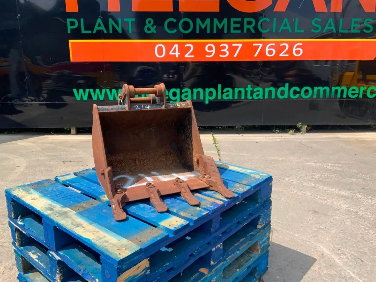 24" JCB DIGGING BUCKET....35mm PINS......214w. - Image 1