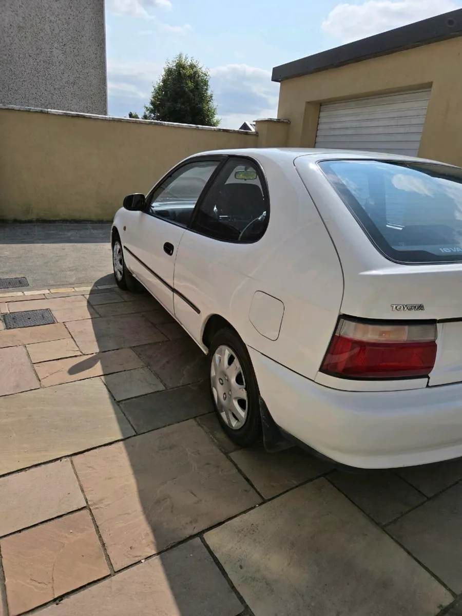 Toyota corolla - Image 4