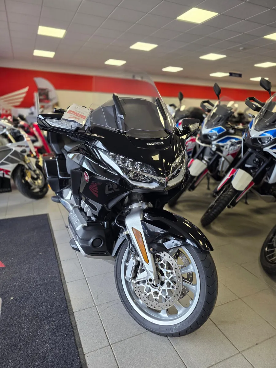 GL1800 Gold wing Tour DCT & Airbag - Image 1