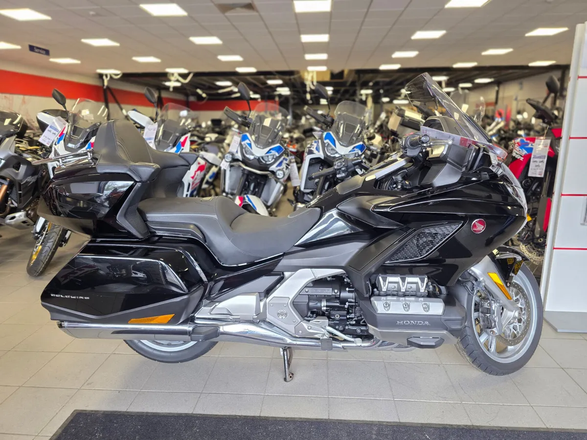GL1800 Gold wing Tour DCT & Airbag - Image 2