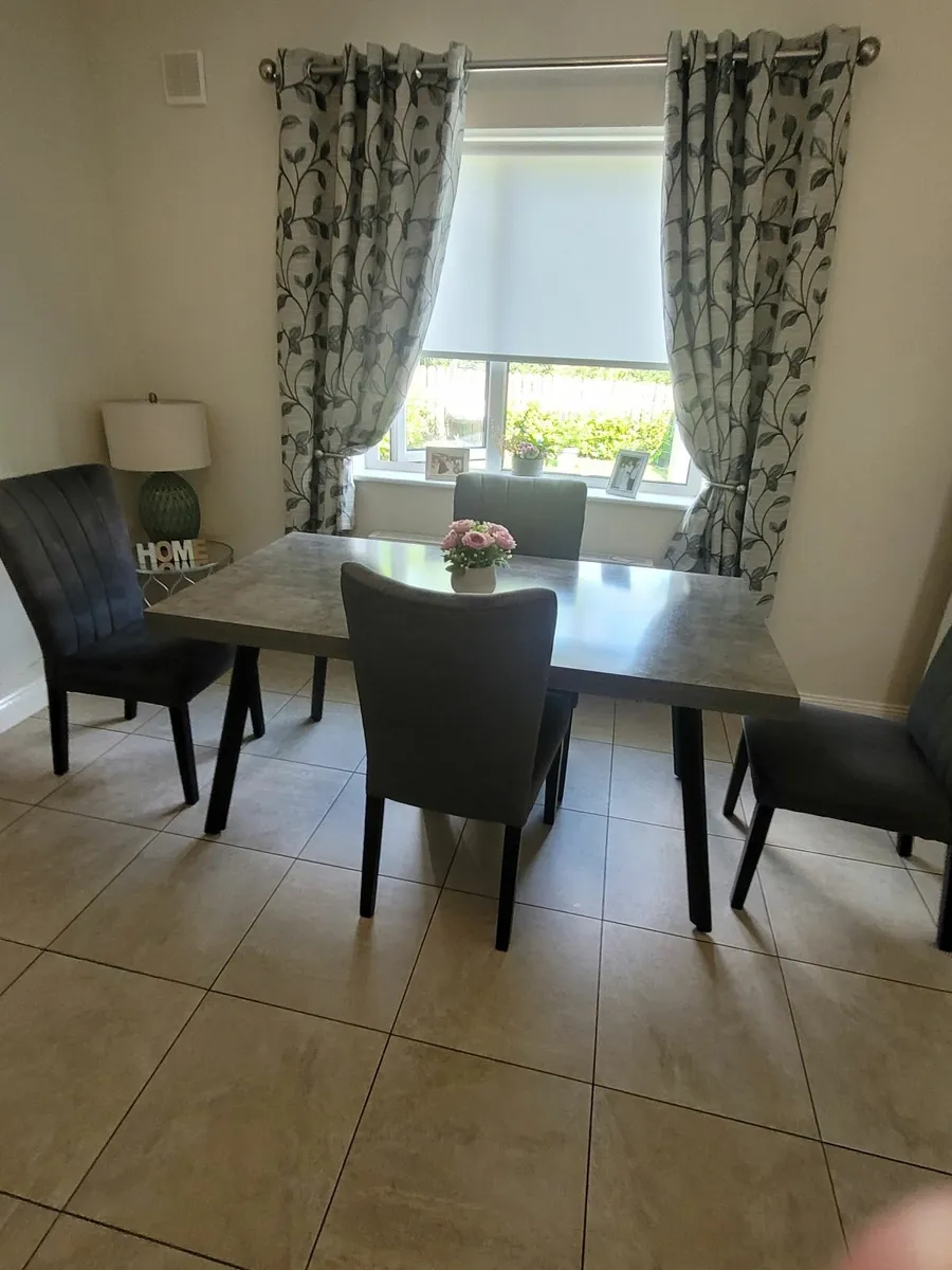 Dining table and chairs - Image 1