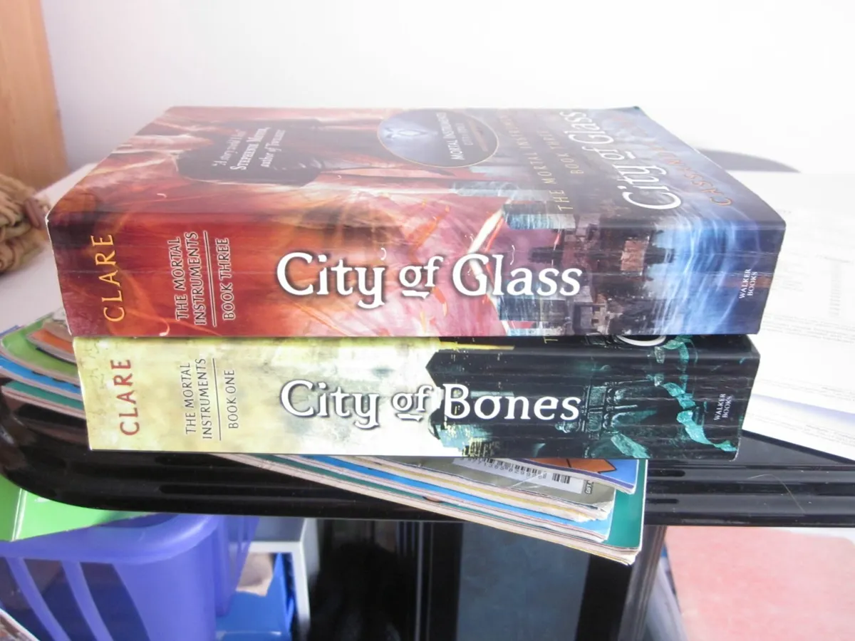 Cassandra Clare Mortal Instruments Book 1&3 - Image 3