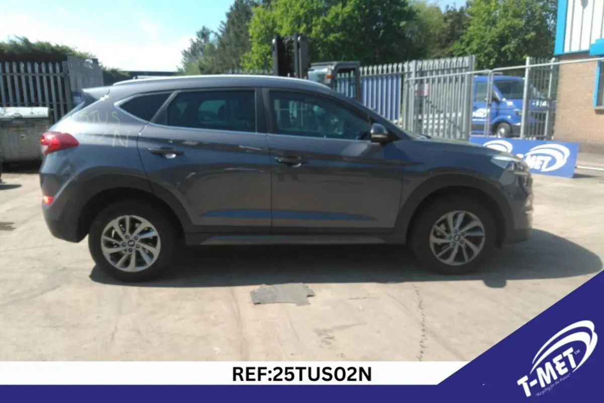 2017 HYUNDAI TUCSON BREAKING FOR PARTS - Image 1