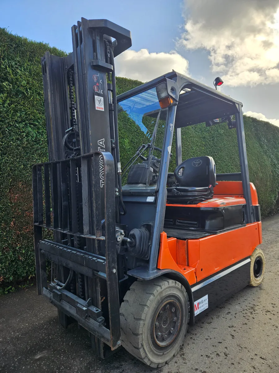 Toyota Electric  forklift - Image 2