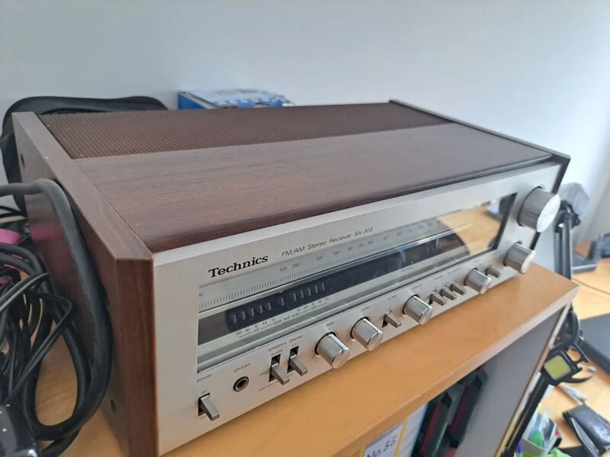 Technics SA-303 vintage AM/FM Stereo Receiver - Image 1