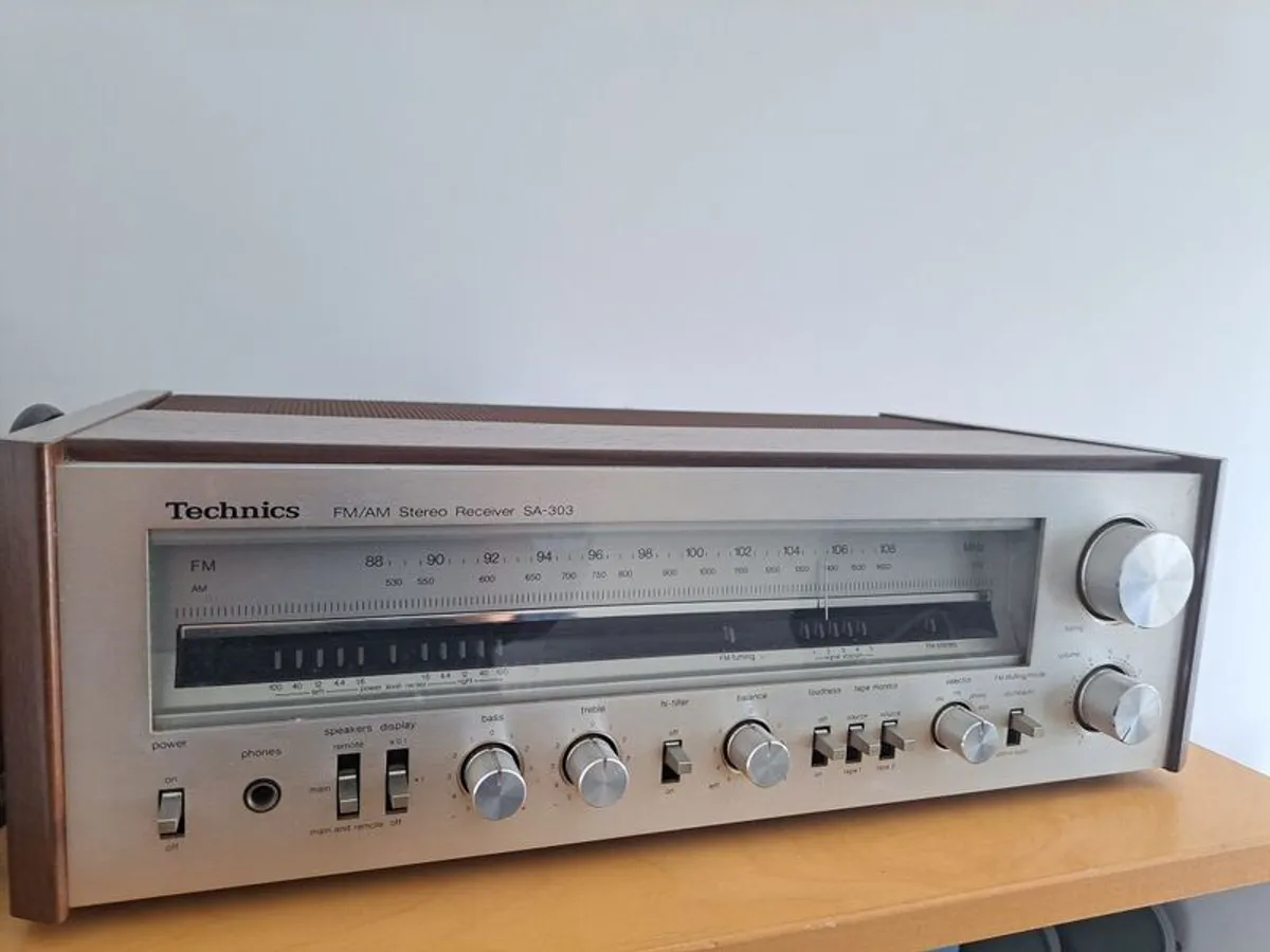 Technics SA-303 vintage AM/FM Stereo Receiver - Image 2