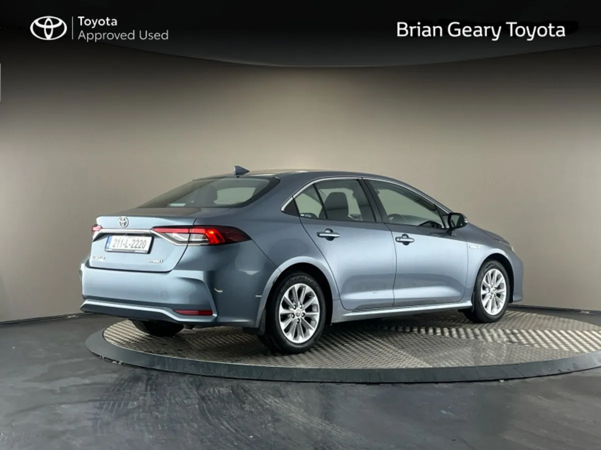 Toyota Corolla HYBRID LUNA SALOON - Image 2