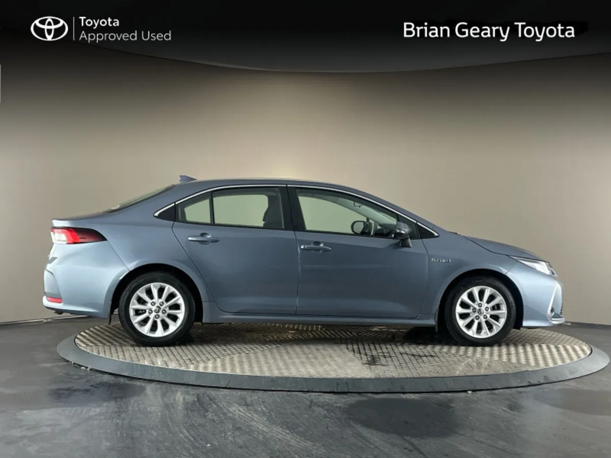 Toyota Corolla HYBRID LUNA SALOON - Image 3