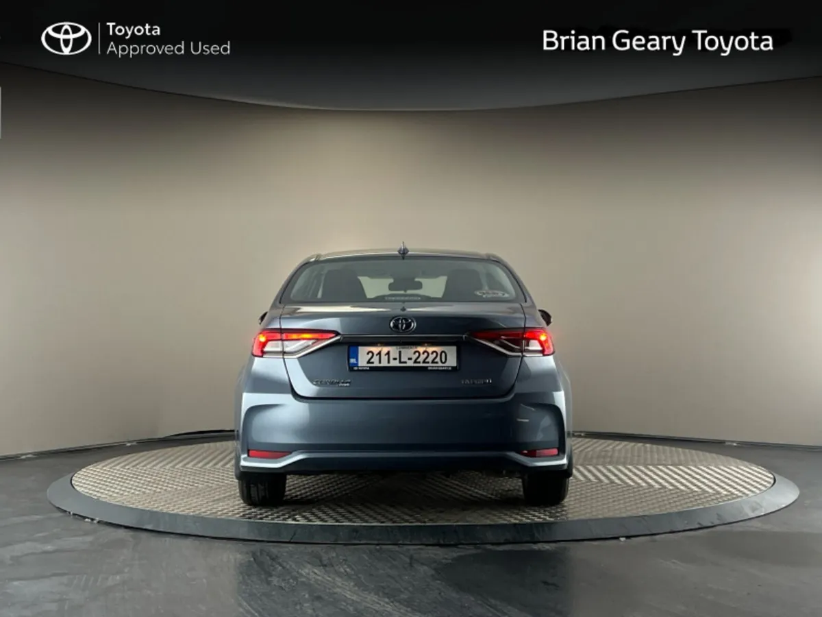 Toyota Corolla HYBRID LUNA SALOON - Image 4