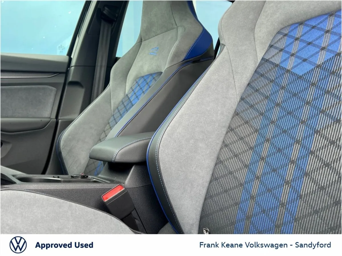 Volkswagen Golf  R   black Edition  2.0 TSI 333HP - Image 4