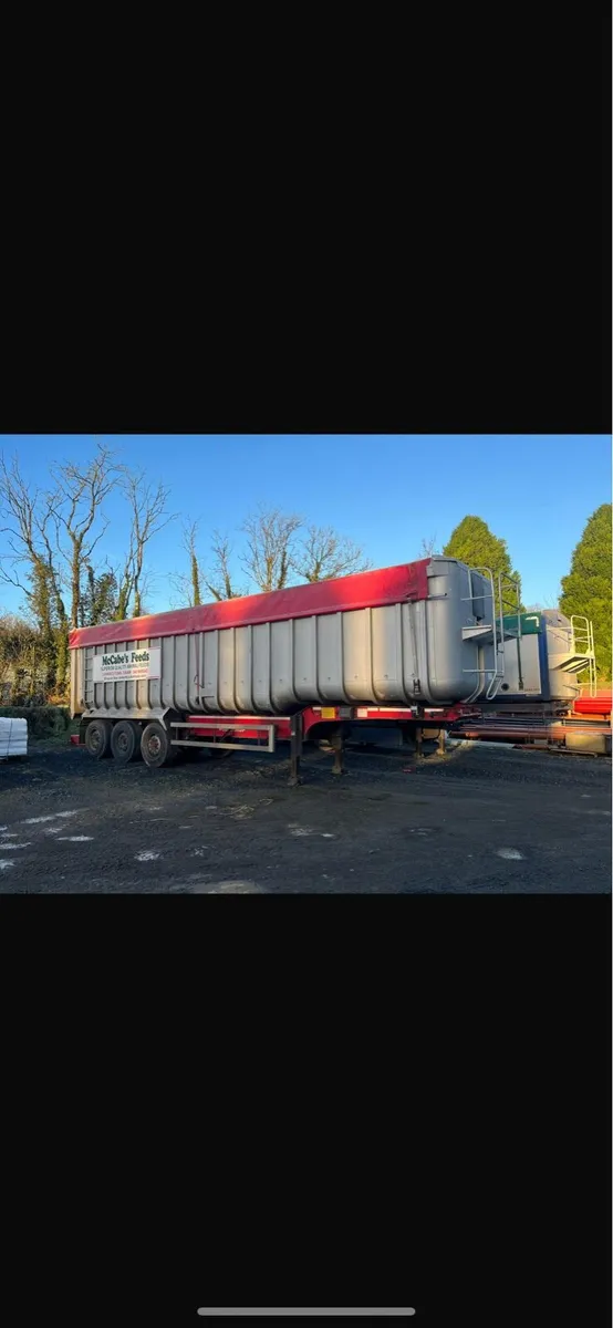 Fruehauf tri axle Bulk Tipper - Image 1