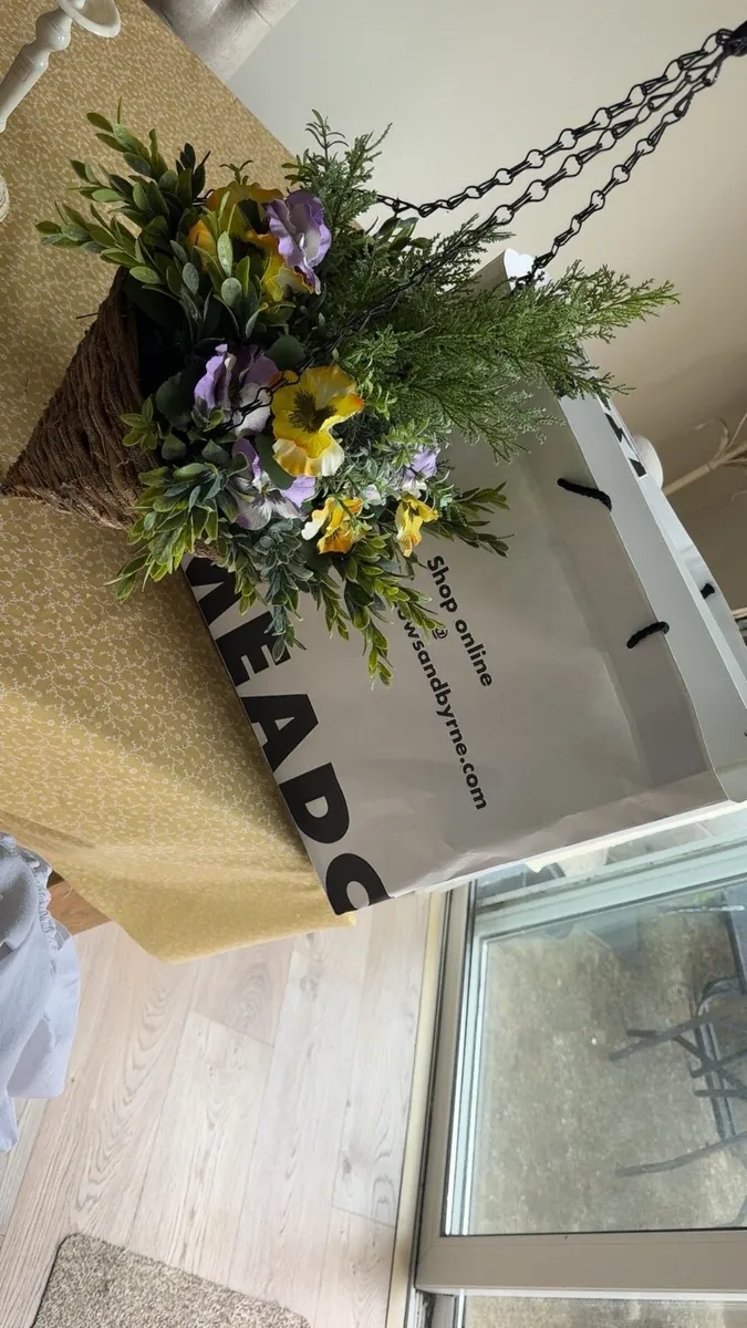 Meadows & Byrne artificial hanging basket - Image 3