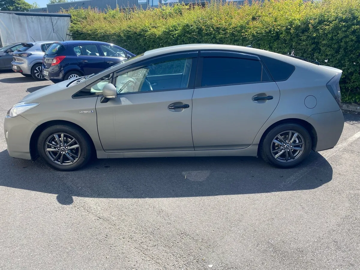 Toyota Prius TSpirit High Spec - Image 4