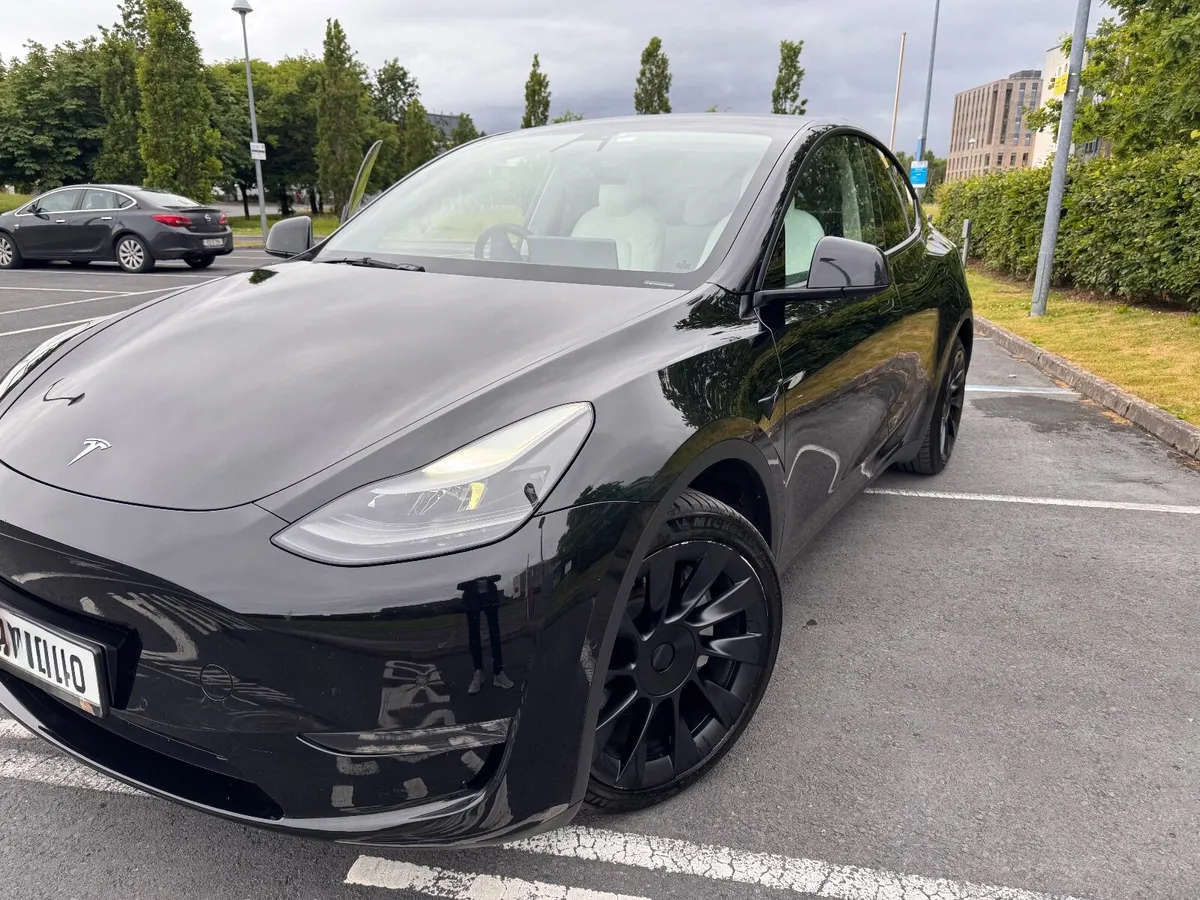 Tesla Model Y 2022 - Image 1