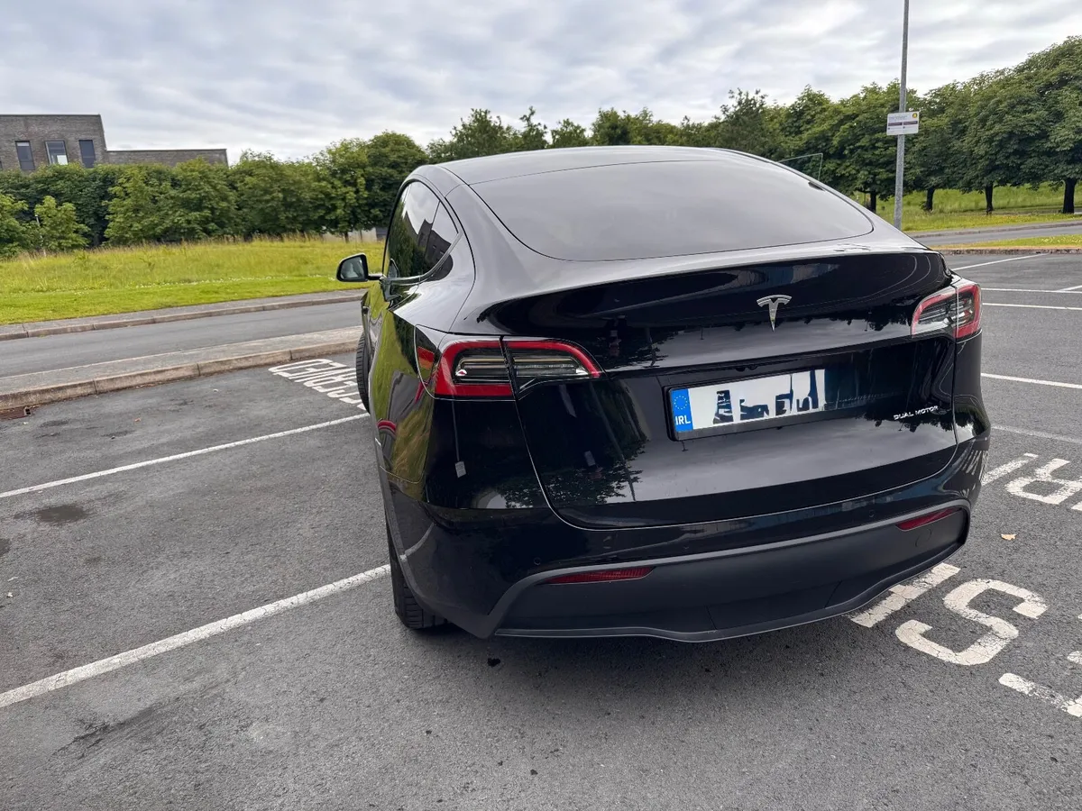 Tesla Model Y 2022 - Image 3