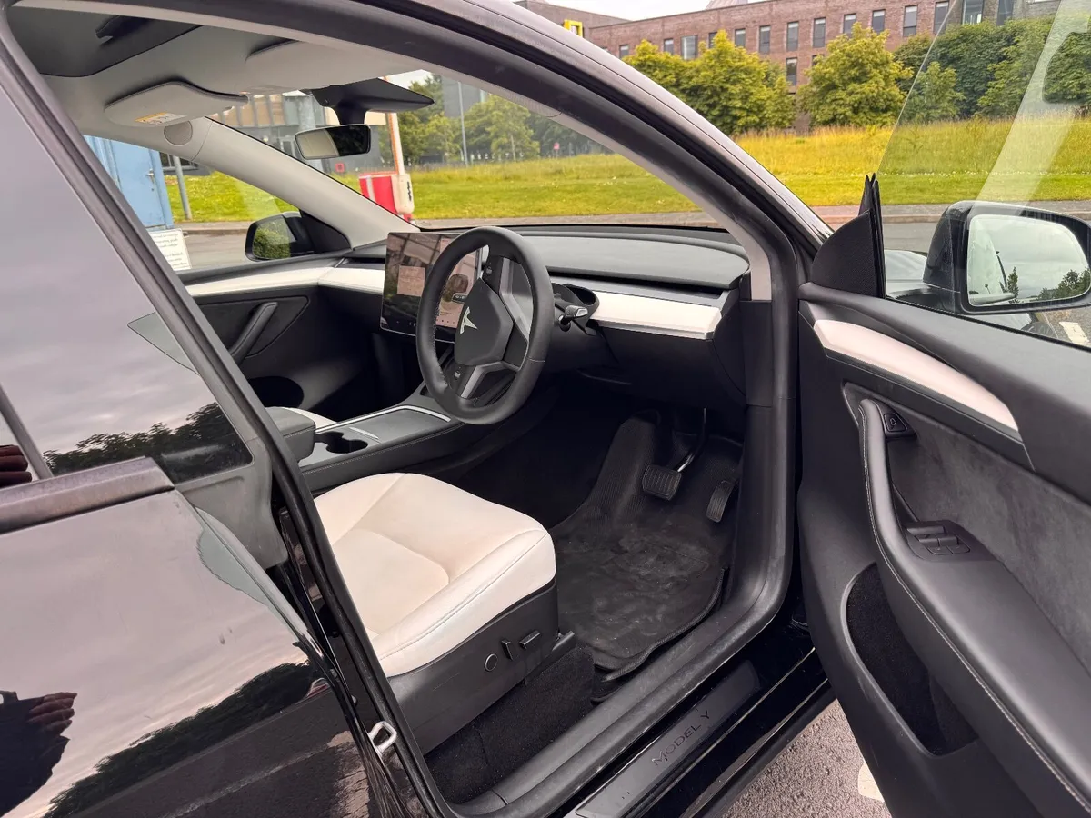 Tesla Model Y 2022 - Image 4