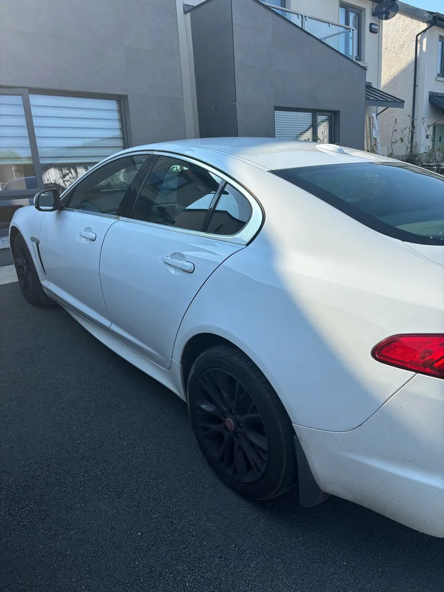 Jaguar XF - Image 3