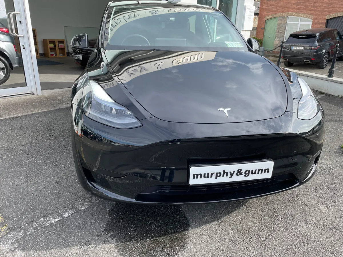 Tesla Model Y 2023 - Image 2