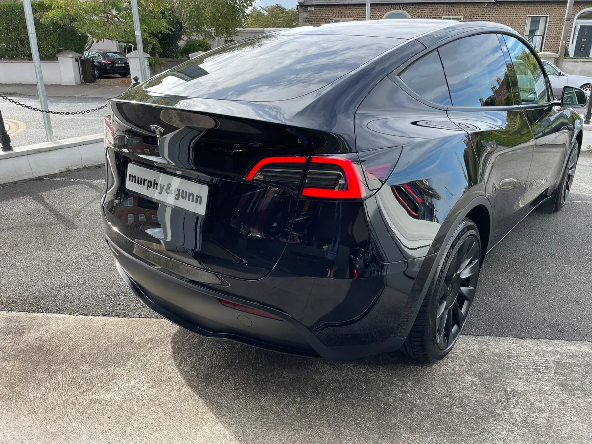 Tesla Model Y 2023 - Image 3