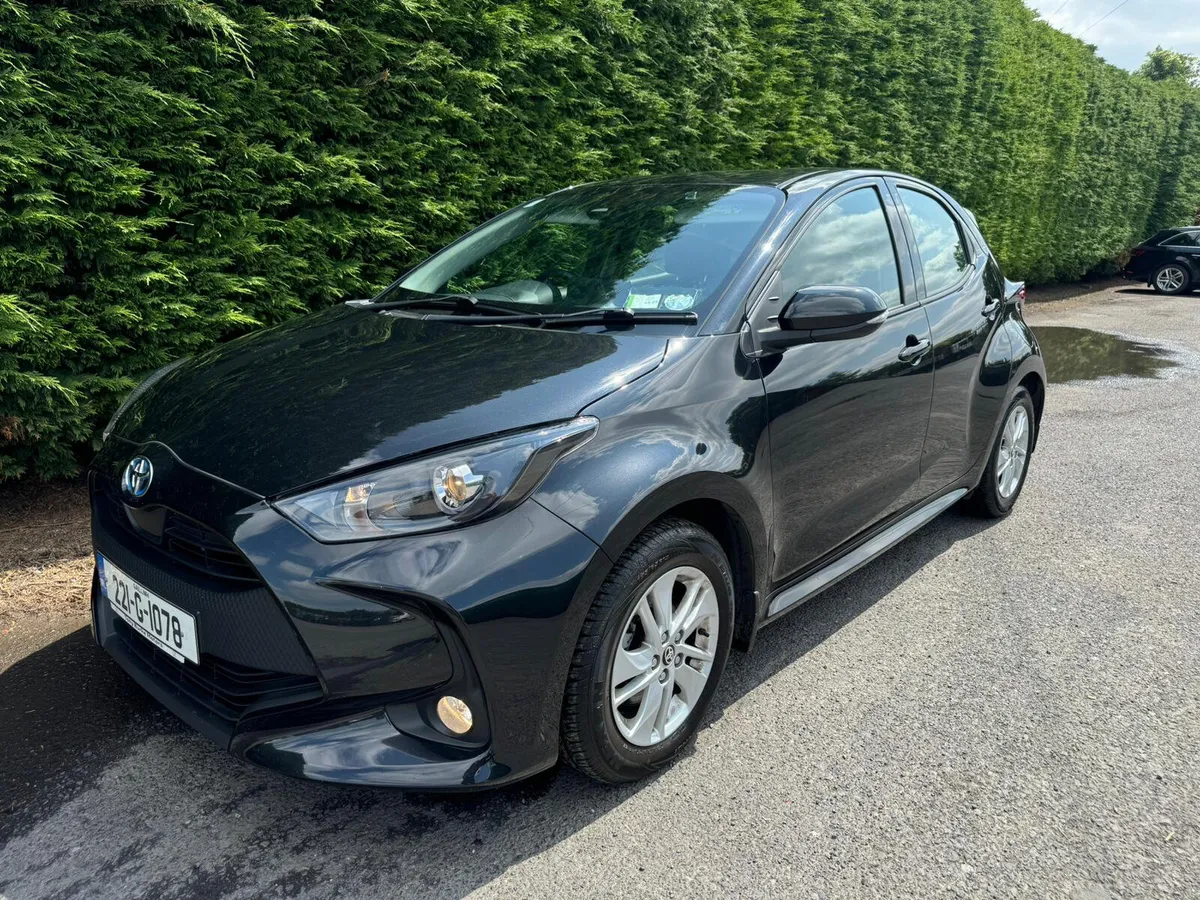 Yaris 2022 HYBRID 1.5 LUNA 37k/MILES - Image 2