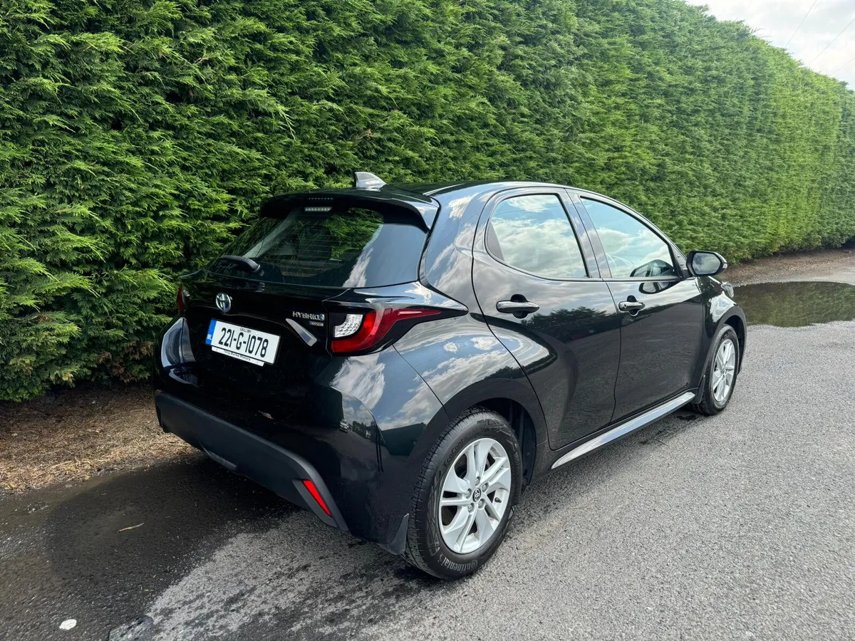 Yaris 2022 HYBRID 1.5 LUNA 37k/MILES - Image 3