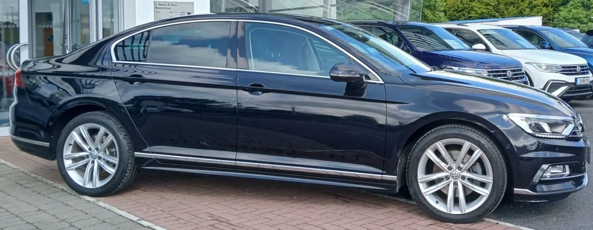 Volkswagen Passat HL R-line 2.0 TDI 150HP  rear V - Image 2