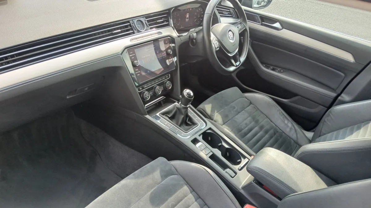 Volkswagen Passat HL R-line 2.0 TDI 150HP  rear V - Image 3