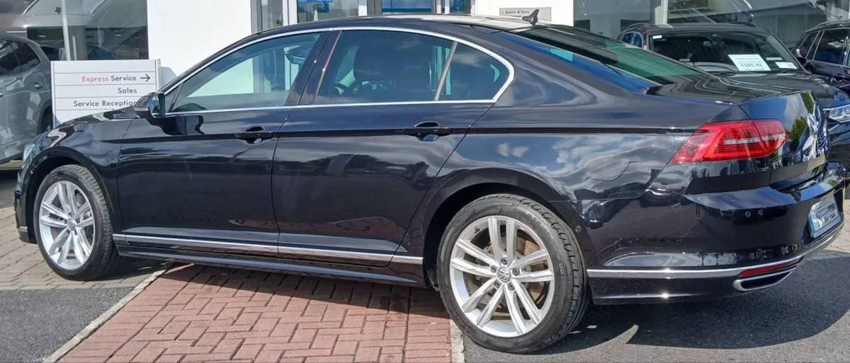 Volkswagen Passat HL R-line 2.0 TDI 150HP  rear V - Image 4