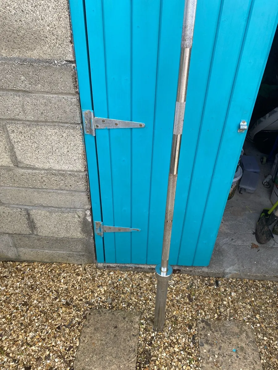 Barbell (20kg) and 5kg weight plates(x6) - Image 3