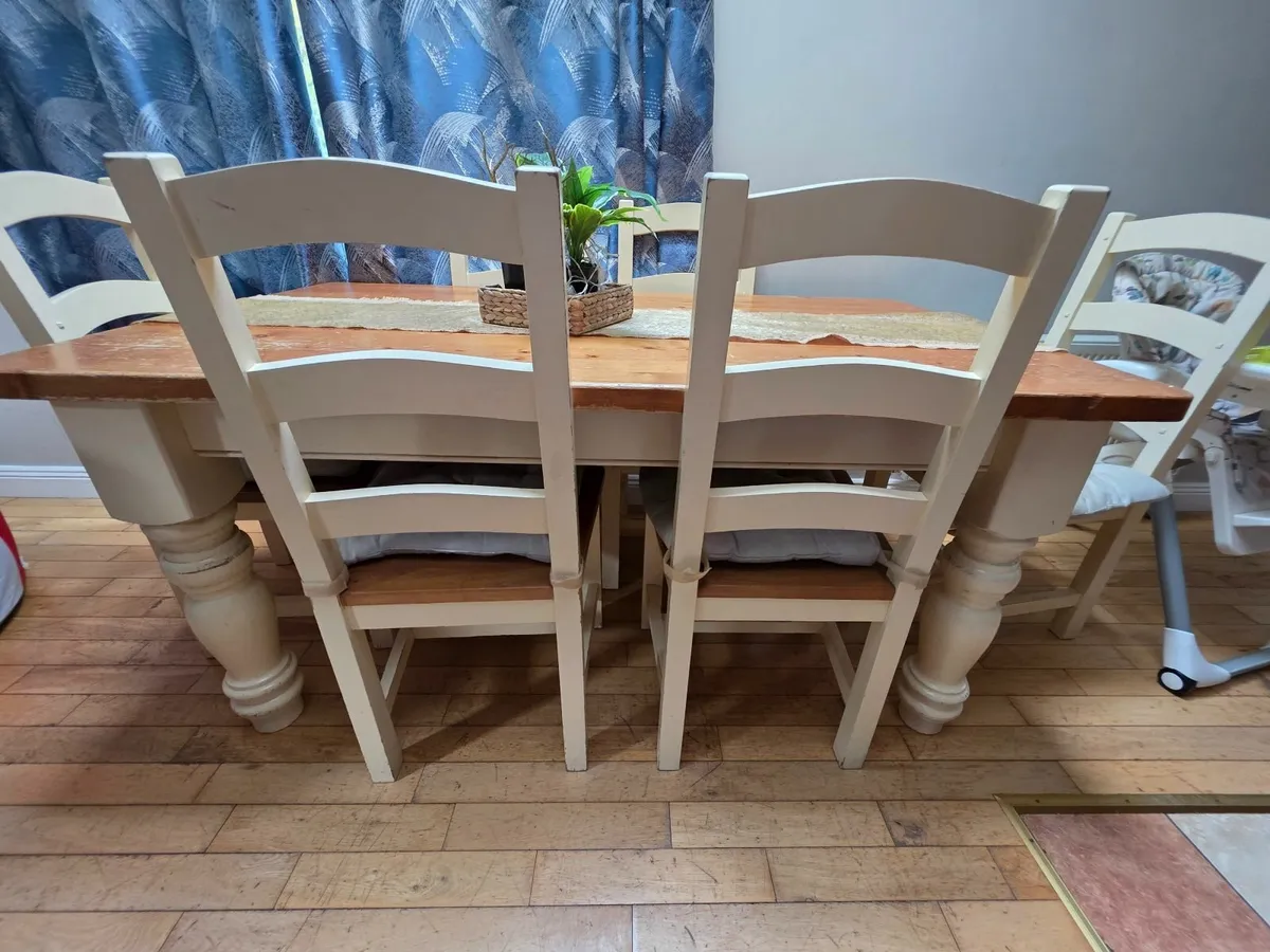 Dining table - Image 1