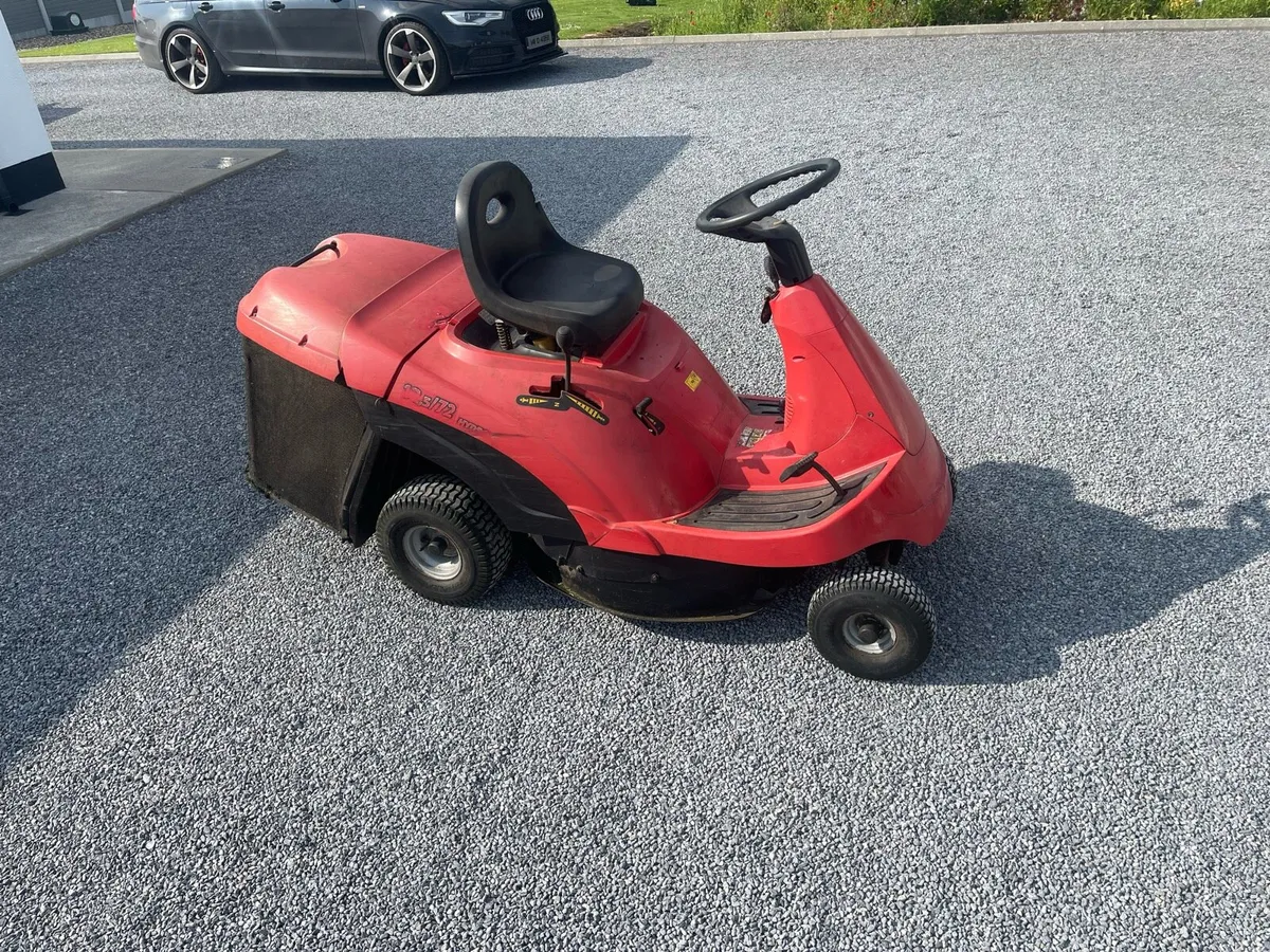 Castlegarden ride on mower - Image 1