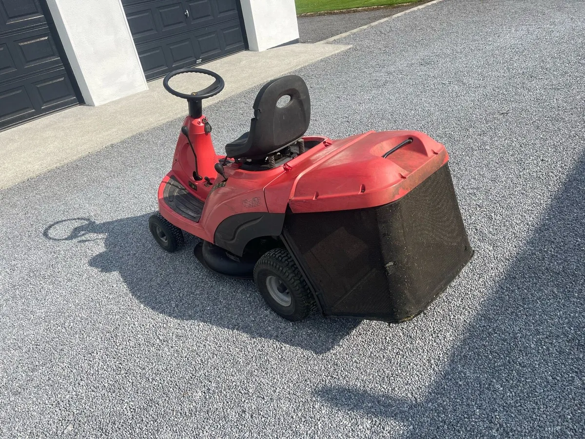 Castlegarden ride on mower - Image 4