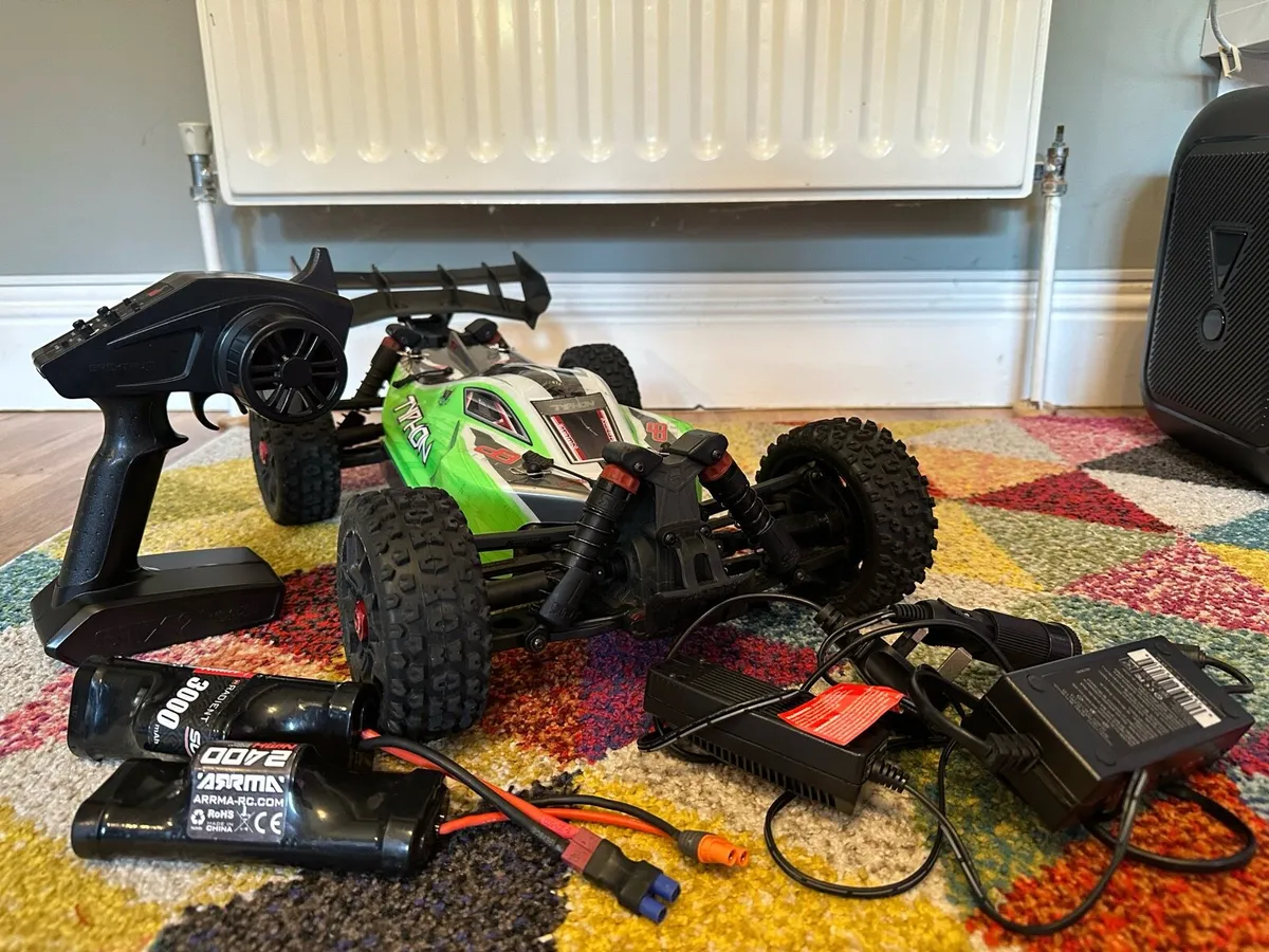 Arrma Typhon , Traxxas - Image 1