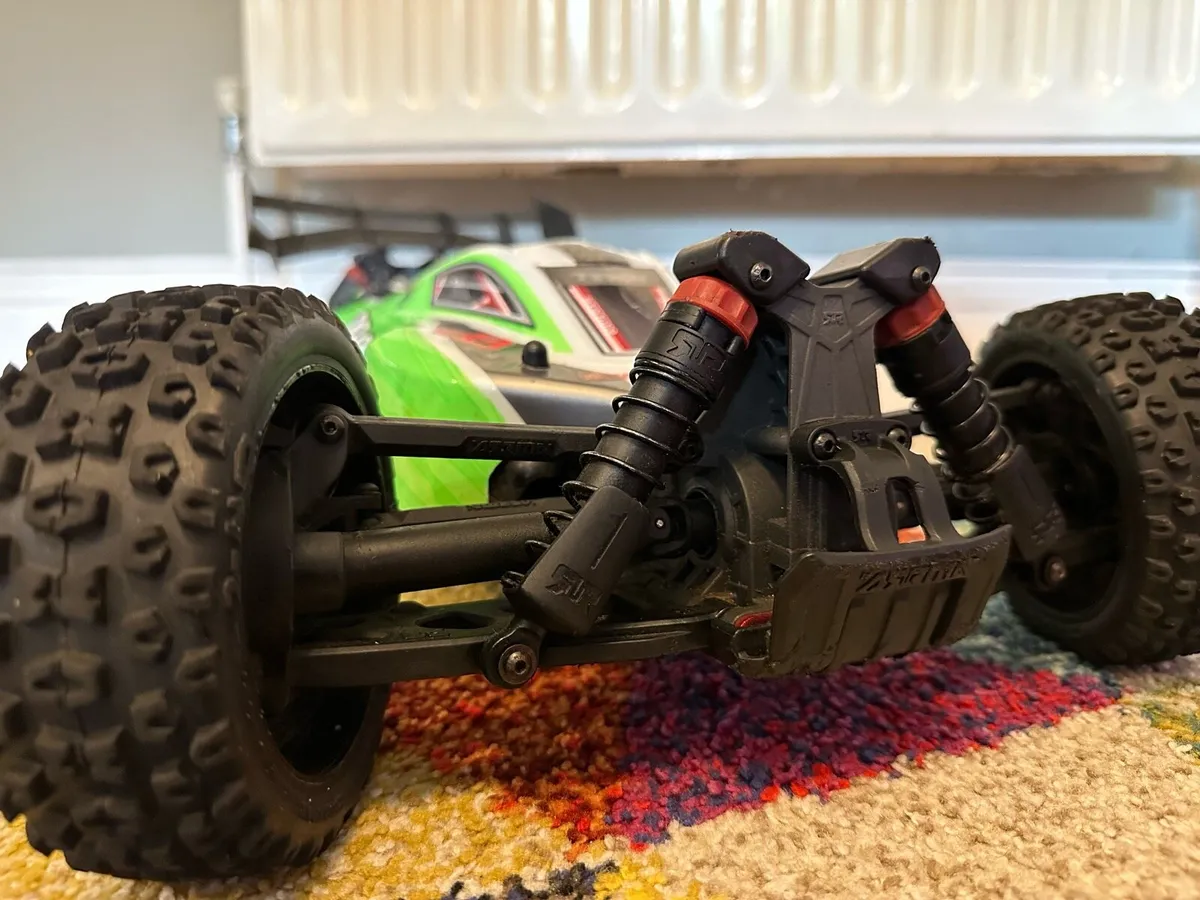 Arrma Typhon , Traxxas - Image 4