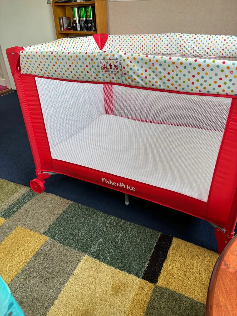 Child's cot - Image 1