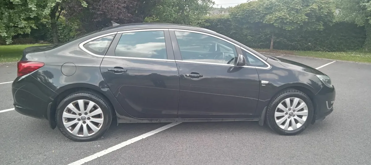 Opel Astra 2015 - Image 2