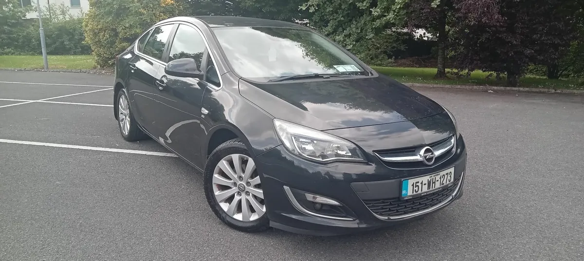 Opel Astra 2015 - Image 1