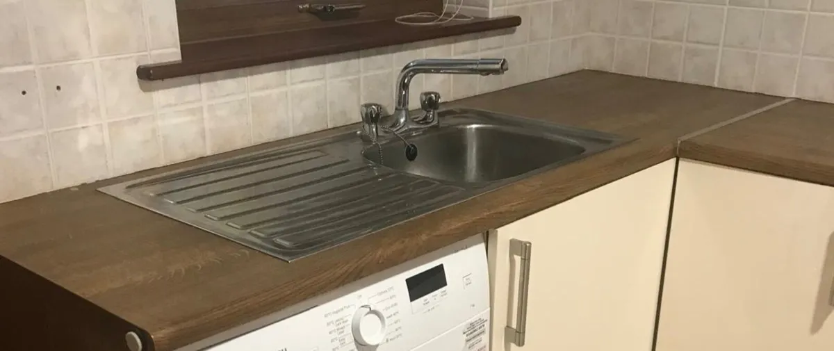 Utility worktop - Image 1