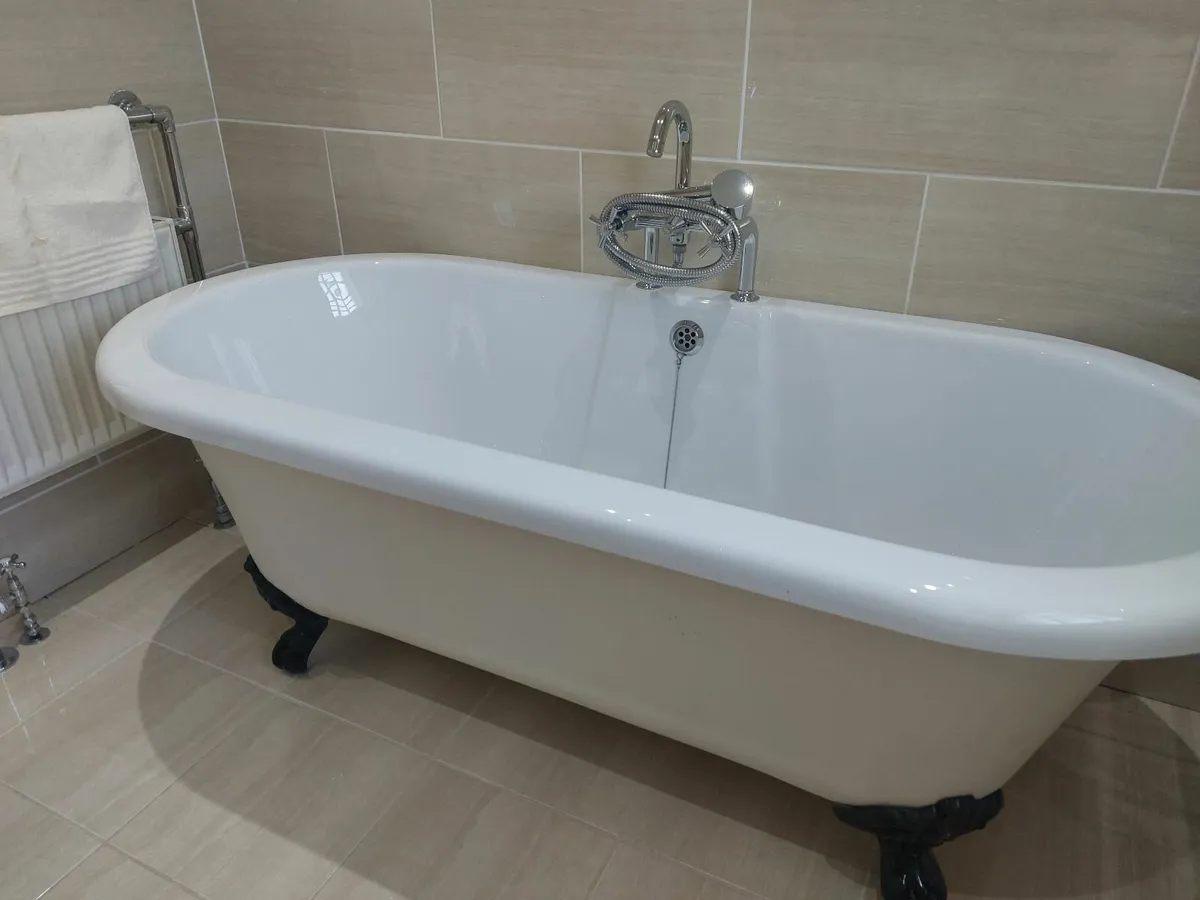 Free standing bath with  shire dual tap - Image 2