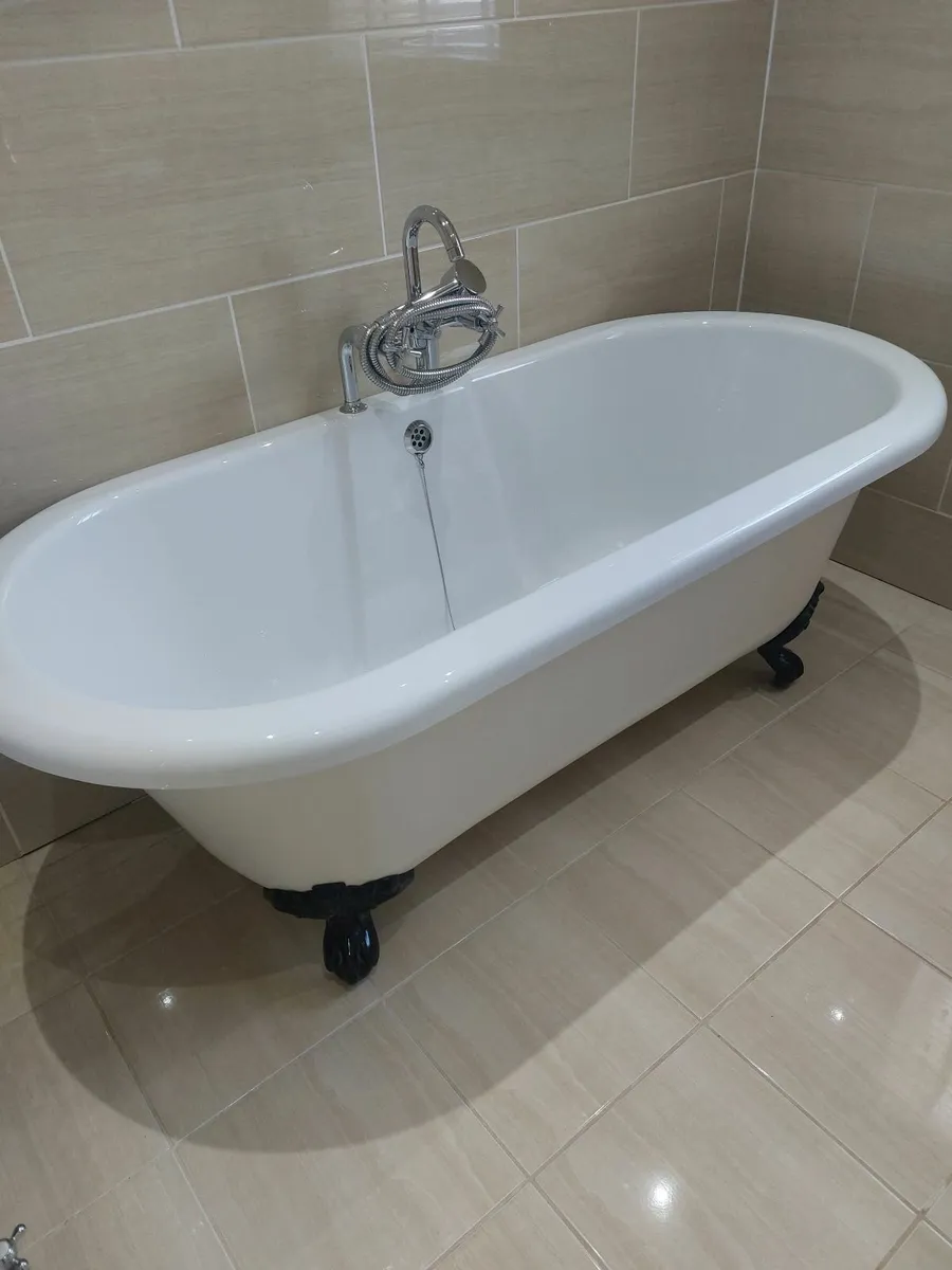 Free standing bath with  shire dual tap - Image 3