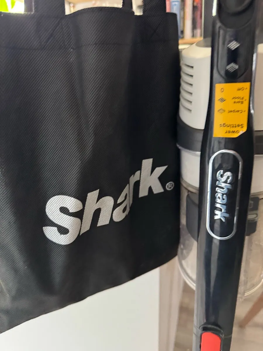 Sharp Classic Hair Wrap Cordless Vacuum IZ201UK - Image 2