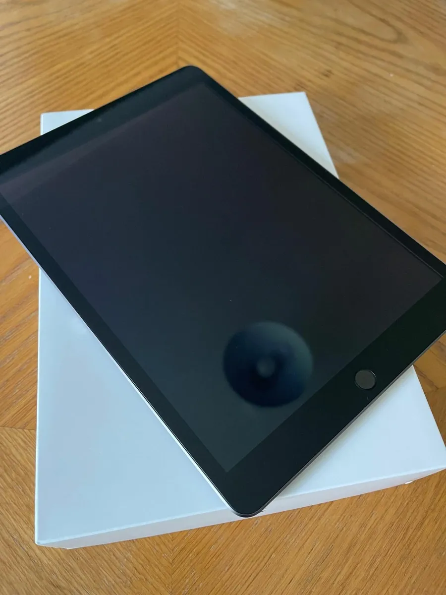 iPad 9th GEN 256GB - Image 1
